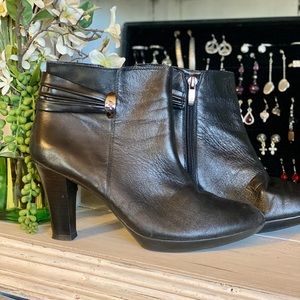Black heeled boots Anne Klein